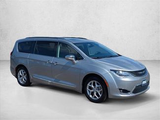 Used 2019 Chrysler Pacifica Limited FWD video 3