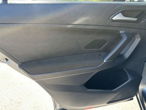 Used 2018 Volkswagen Tiguan S image 30