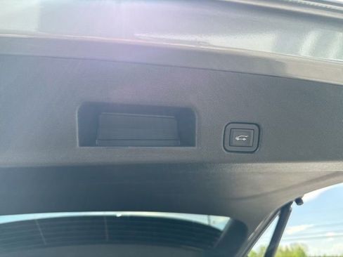Used 2025 Chevrolet Traverse Z71 AWD/4WD image 35