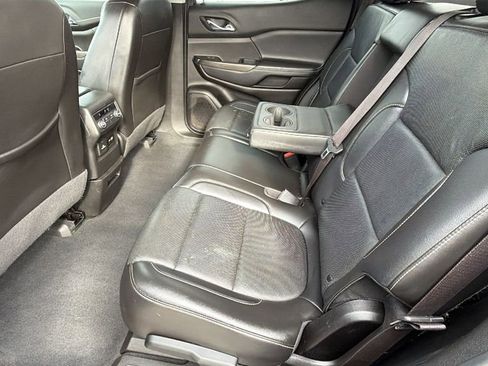 Used 2023 GMC Acadia SLT image 16