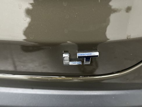 Used 2024 Chevrolet Trax LT w/ Sunroof Package image 13