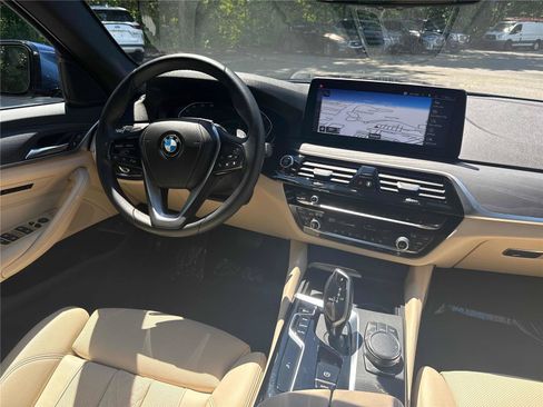 Used 2023 BMW 530i w/ Convenience Package RWD image 14