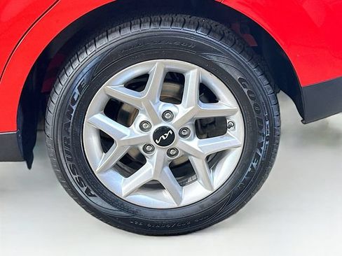Used 2023 Kia Soul LX w/ LX Technology Package FWD image 6