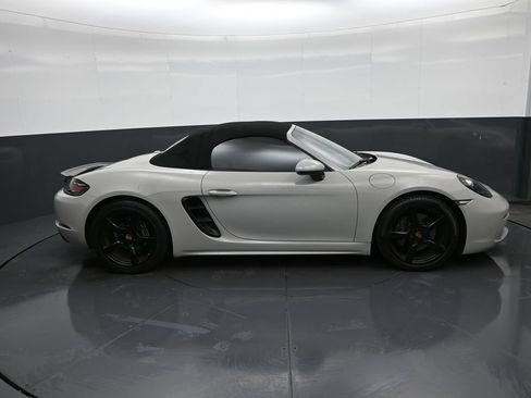 Used 2018 Porsche 718 Boxster image 17