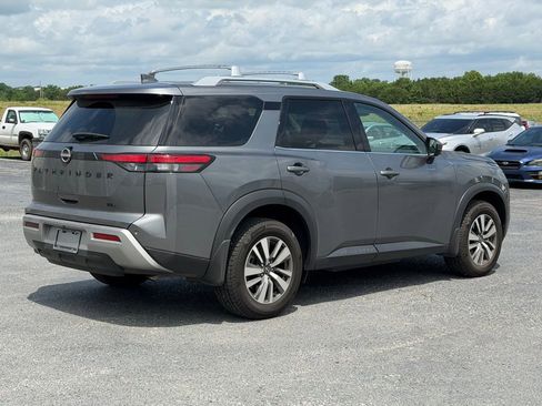 Used 2023 Nissan Pathfinder SL w/ Black Appearance Package FWD image 5