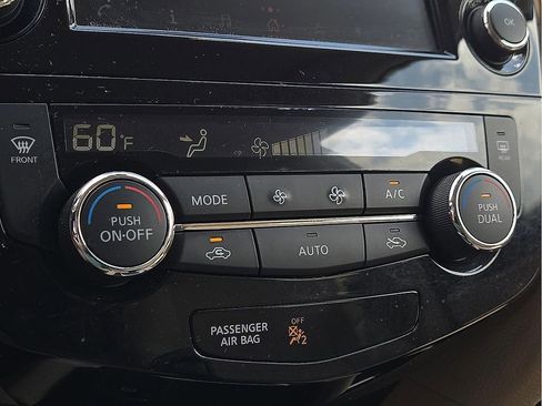 Used 2019 Nissan Rogue SV w/ Premium Package FWD image 14