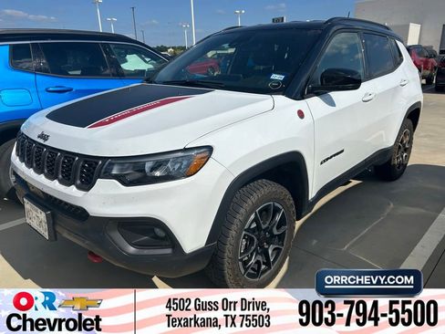 Used 2025 Jeep Compass Limited AWD/4WD image 1