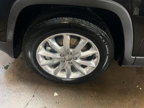 Used 2017 Jeep Cherokee Limited AWD/4WD image 14