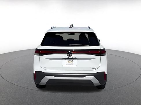Used 2026 Volkswagen Tiguan SE AWD/4WD image 11