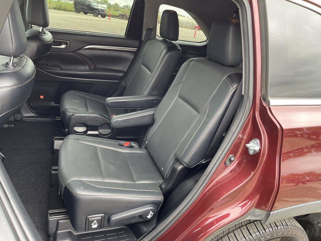 Used 2016 Toyota Highlander Limited FWD image 28