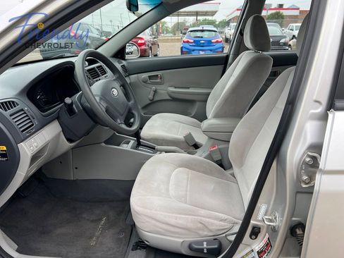 Used 2008 Kia Spectra LX FWD image 12