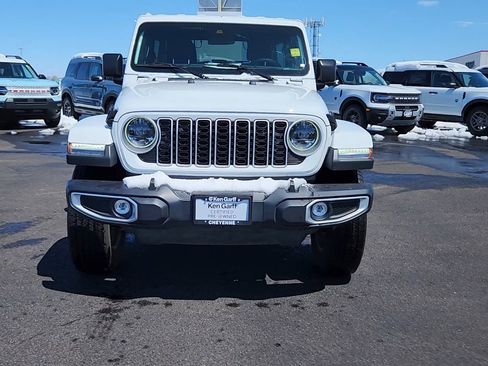 Used 2025 Jeep Wrangler Unlimited Sahara AWD/4WD image 4