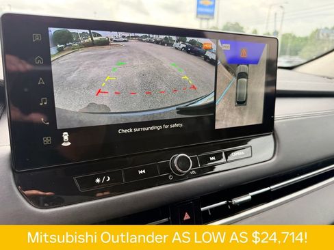 Used 2025 Mitsubishi Outlander SE FWD image 9