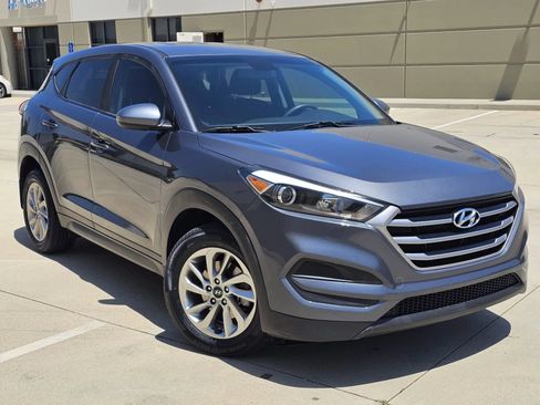 Used 2017 Hyundai Tucson SE w/ Cargo Package FWD image 3