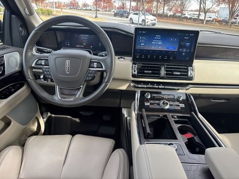 Used 2022 Lincoln Navigator Reserve image 19