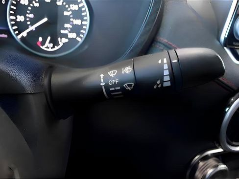 Used 2025 Nissan Sentra SR w/ SR Premium Package FWD image 12