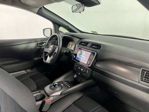 Used 2024 Nissan Leaf S image 29