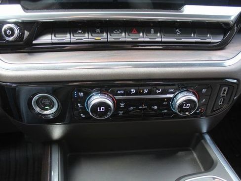 Used 2023 GMC Sierra 1500 SLT image 31