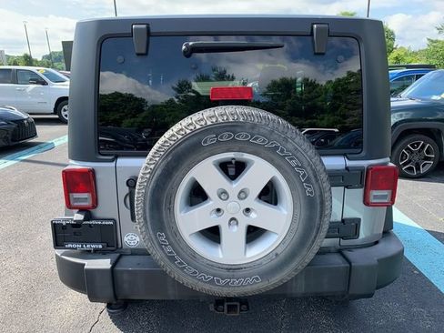 Used 2018 Jeep Wrangler Sport AWD/4WD image 4