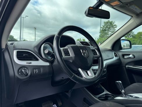 Used 2018 Dodge Journey SE w/ Popular Equipment Group FWD image 14