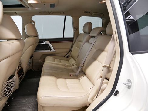 Used 2015 Toyota Land Cruiser image 23