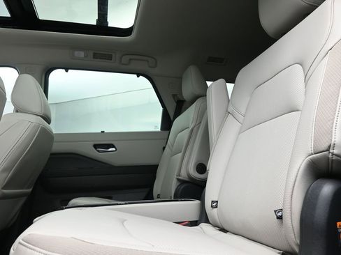 New 2026 Nissan Pathfinder SL image 11