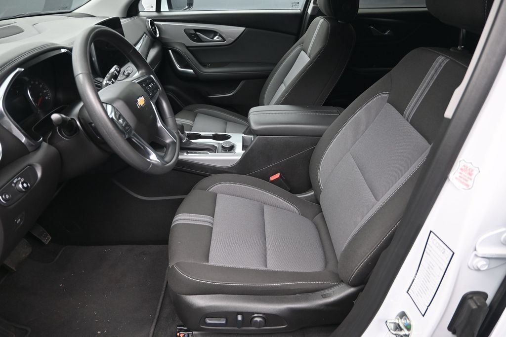 Used 2025 Chevrolet Blazer LT AWD/4WD image 12