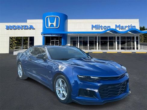 Used 2020 Chevrolet Camaro LT image 1