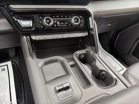 Used 2024 GMC Sierra 2500 AT4 w/ AT4 Premium Plus Package image 32