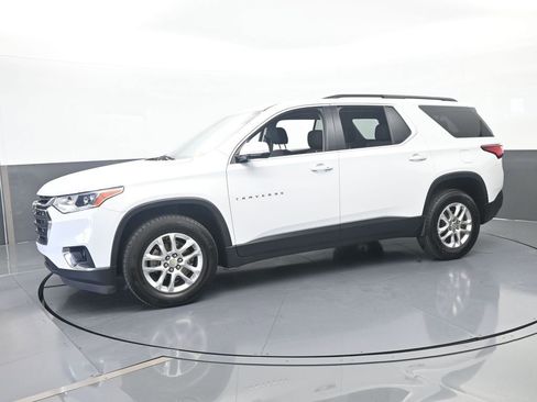 Used 2020 Chevrolet Traverse LT FWD image 2
