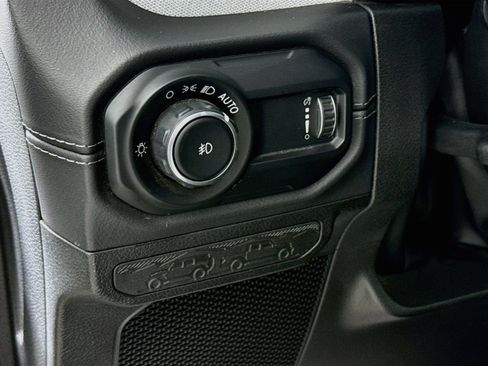 Used 2025 Jeep Wrangler Unlimited Sahara AWD/4WD image 10