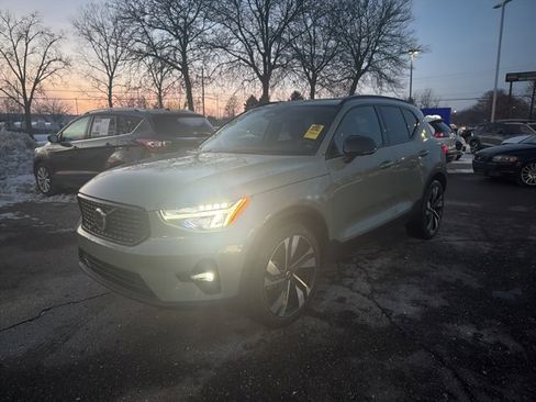 Used 2023 Volvo XC40 B5 Plus w/ Driver Assist Package image 1