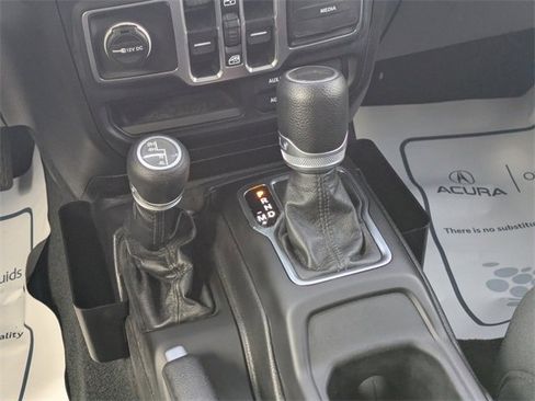 Used 2023 Jeep Gladiator Willys image 27