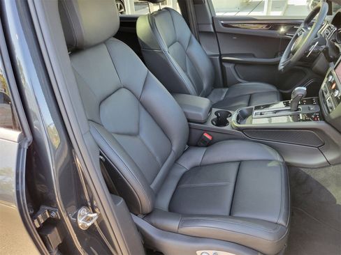 Used 2025 Porsche Macan Loaner image 29