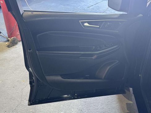 Used 2023 Ford Edge Titanium image 15