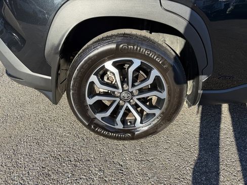 Used 2023 Toyota Corolla Cross SE image 32