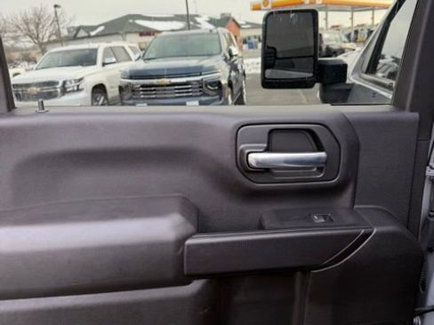 Used 2025 Chevrolet Silverado 2500 Custom image 14