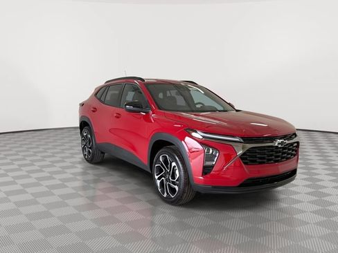 New 2026 Chevrolet Trax RS w/ Sunroof Package FWD image 2