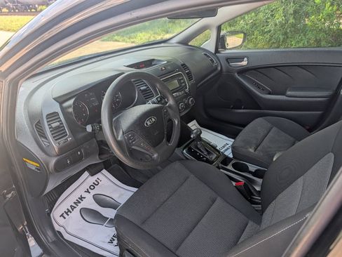 Used 2017 Kia Forte LX FWD image 3