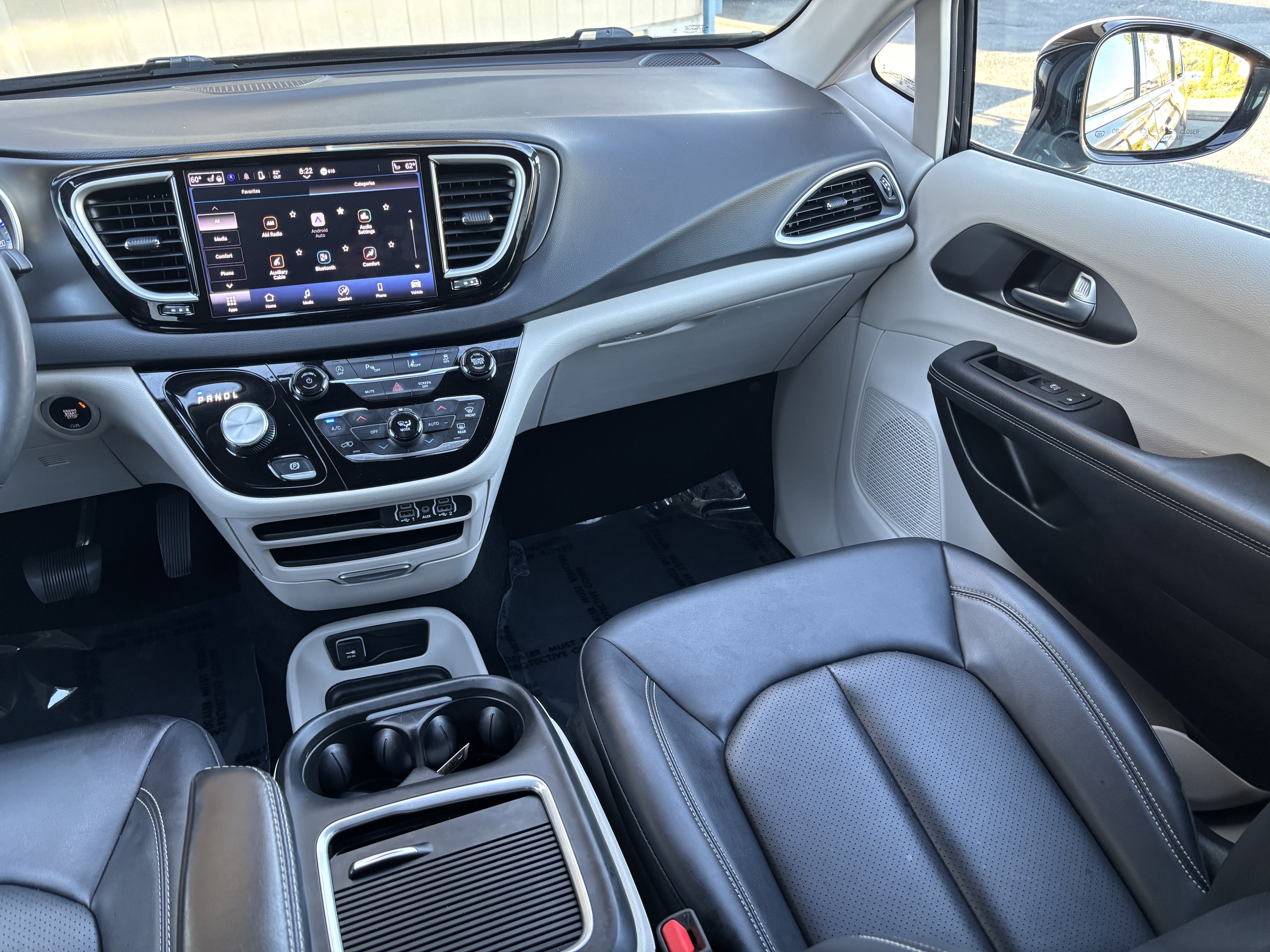 Used 2024 Chrysler Pacifica Touring-L FWD image 22