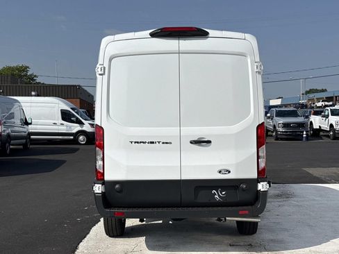 New 2026 Ford Transit 250 148 Medium Roof w/ Load Area Protection Package RWD image 4