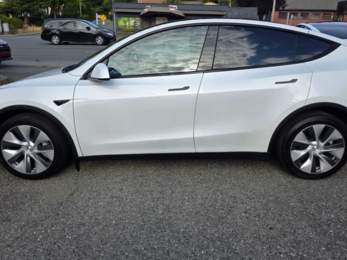 Used 2023 Tesla Model Y Long Range AWD/4WD image 8