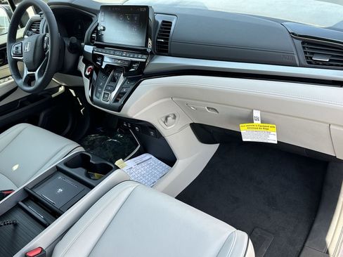 New 2026 Honda Odyssey Touring image 7