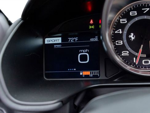 Used 2019 Ferrari Portofino Base image 51