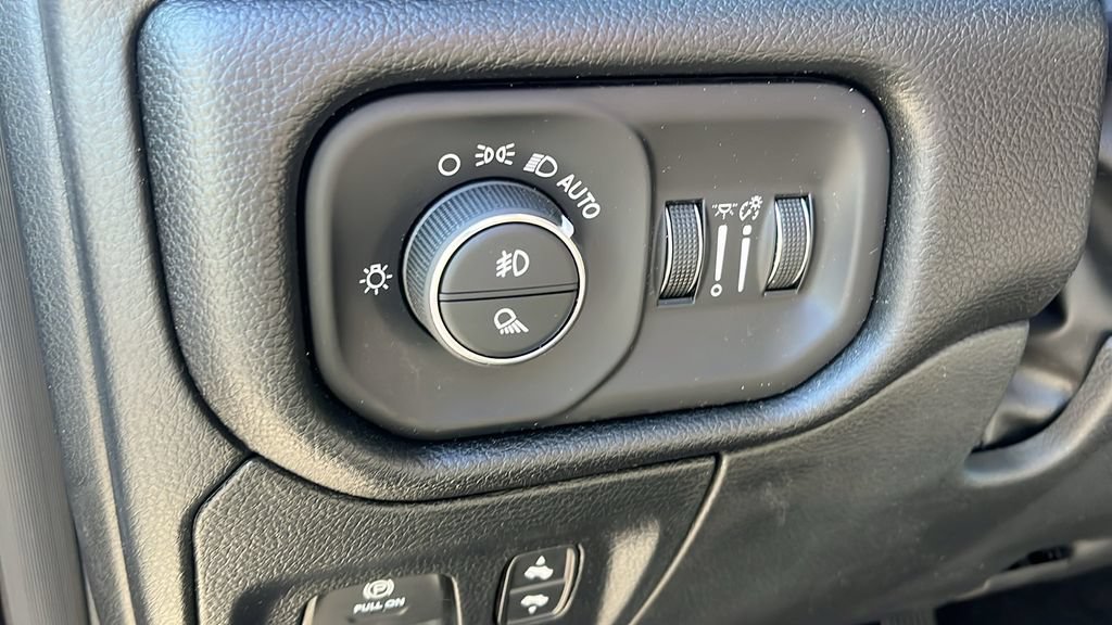 Used 2025 RAM 1500 Laramie AWD/4WD image 11