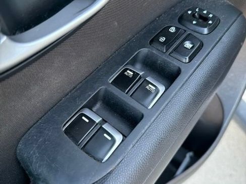 Used 2019 Kia Soul + FWD image 11