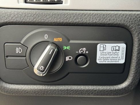 Used 2016 Volkswagen Touareg Executive image 22