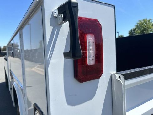 Used 2024 RAM 2500 Tradesman w/ Chrome Appearance Group image 14