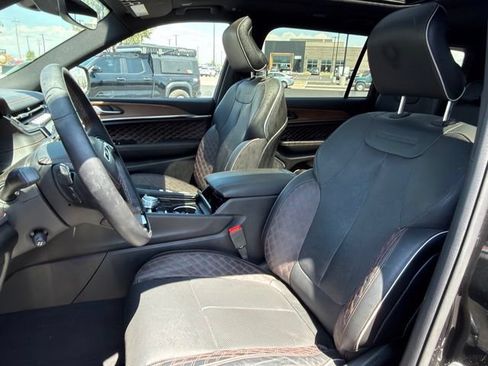 Used 2023 Jeep Grand Cherokee L Summit w/ High Altitude Package AWD/4WD image 7