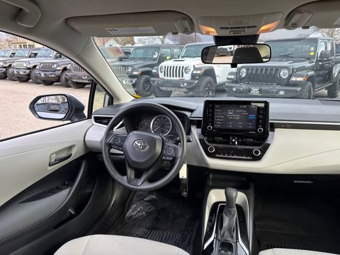 Used 2022 Toyota Corolla LE image 34